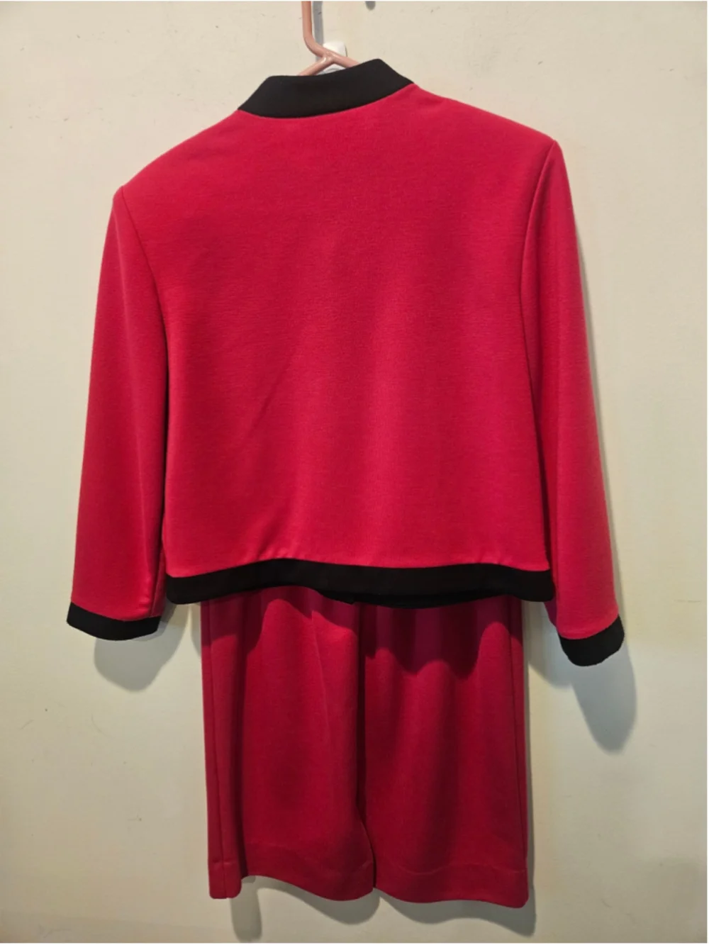 Women's Caron Petite Vintage Skirt Suit Set Size 10 Hot Pink & Black